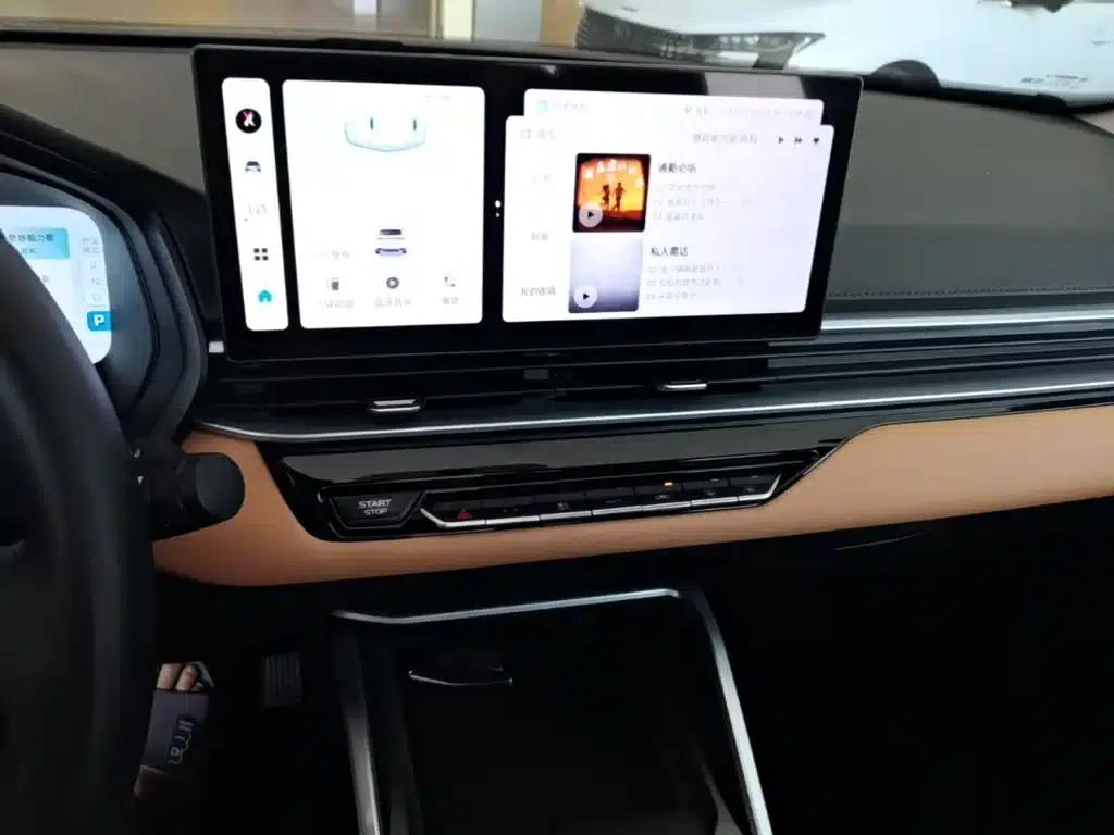 Geely Emgrand 2025 4th Generation 1.5L CVT Flagship Edition — миниатюра 13