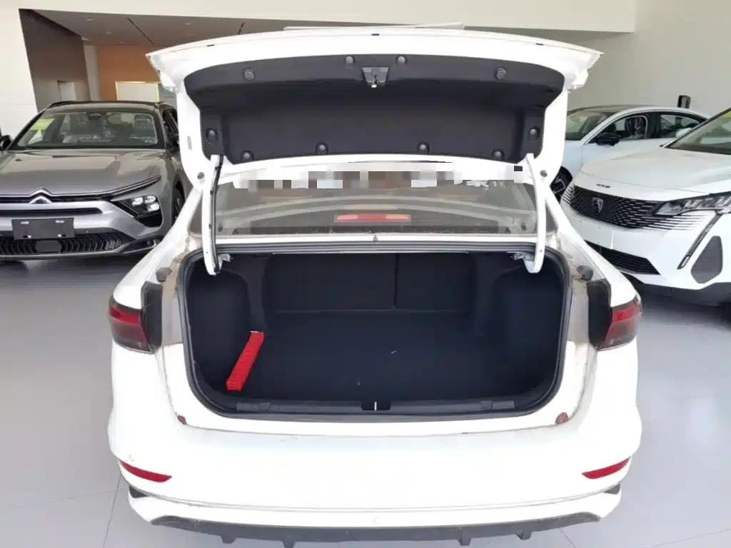 Geely Emgrand 2025 4th Generation 1.5L CVT Flagship Edition — миниатюра 19