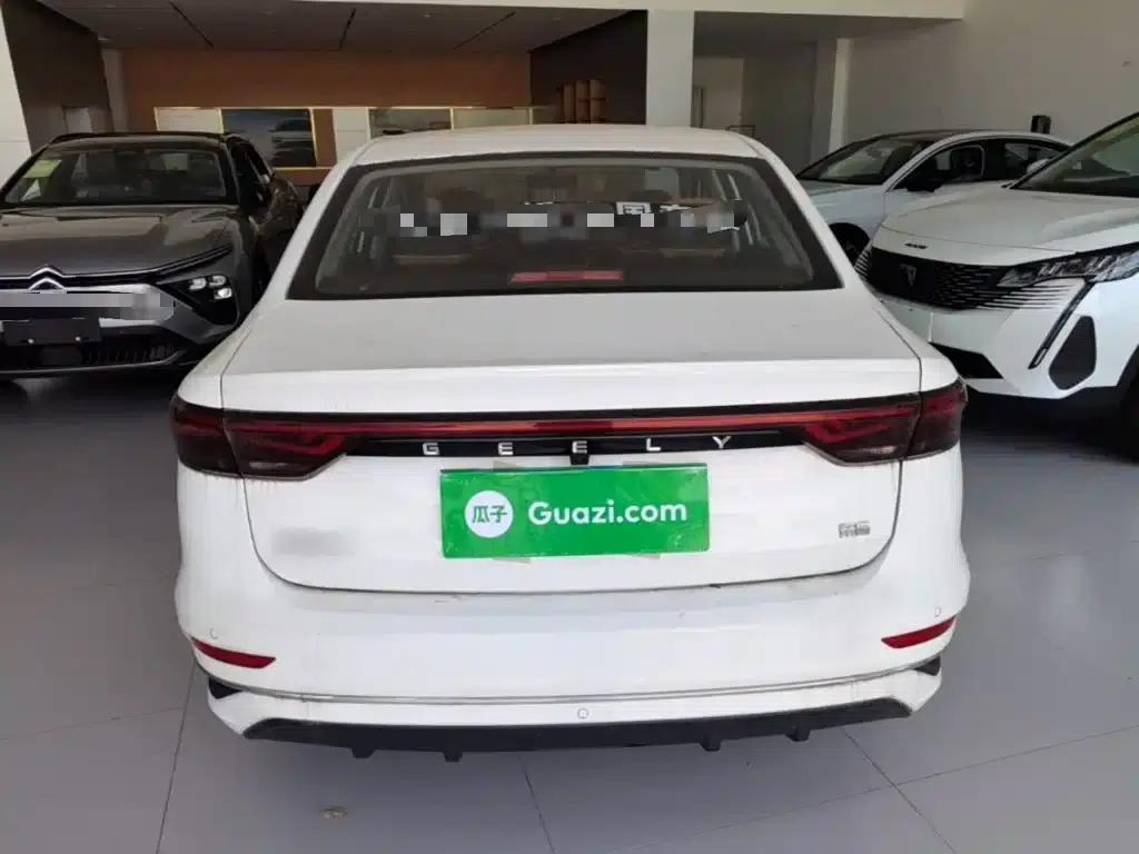 Geely Emgrand 2025 4th Generation 1.5L CVT Flagship Edition — миниатюра 6
