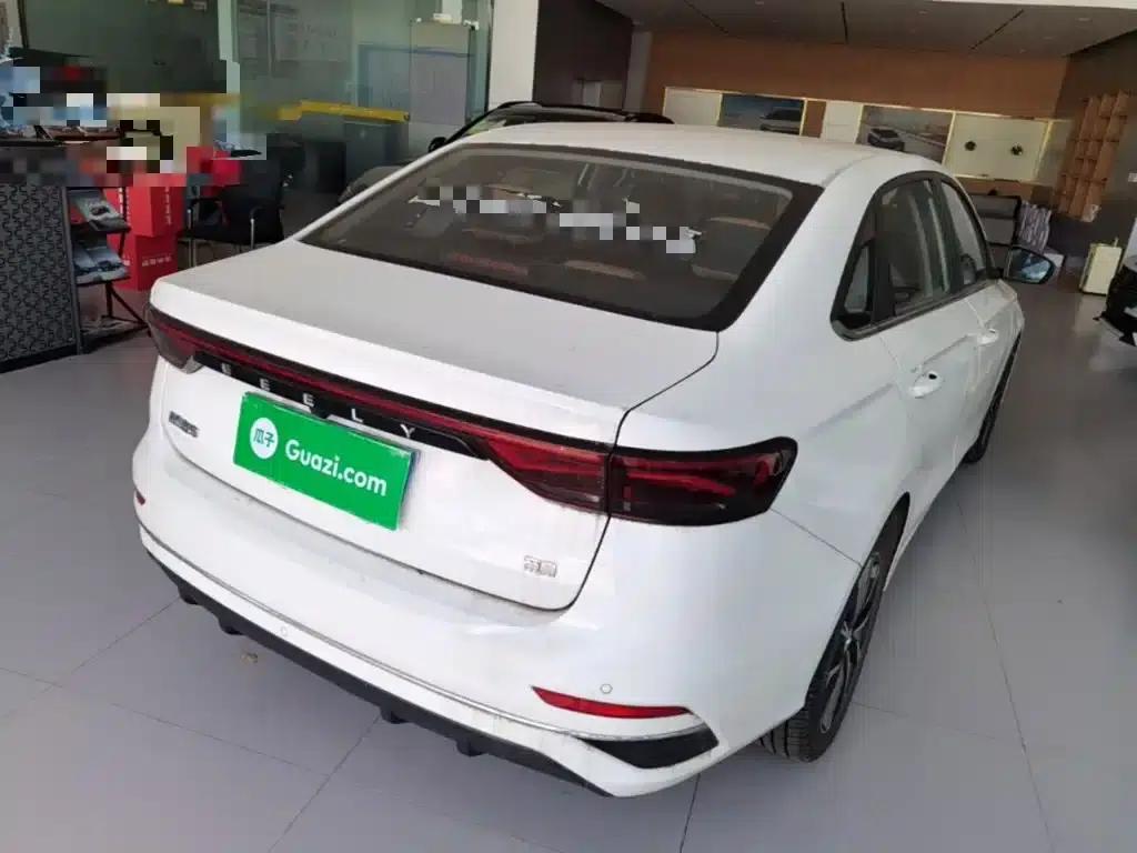 Geely Emgrand 2025 4th Generation 1.5L CVT Flagship Edition — миниатюра 7