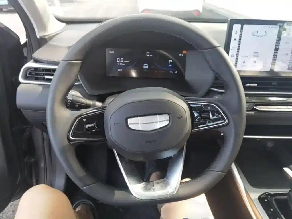Geely Emgrand 2026 4 Millionth Anniversary Edition 1.5L CVT Superior Model — миниатюра 11