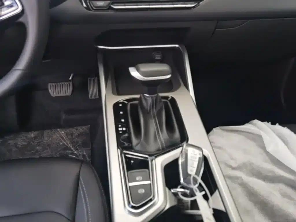 Geely Emgrand 2026 4 Millionth Anniversary Edition 1.5L CVT Superior Model — миниатюра 14