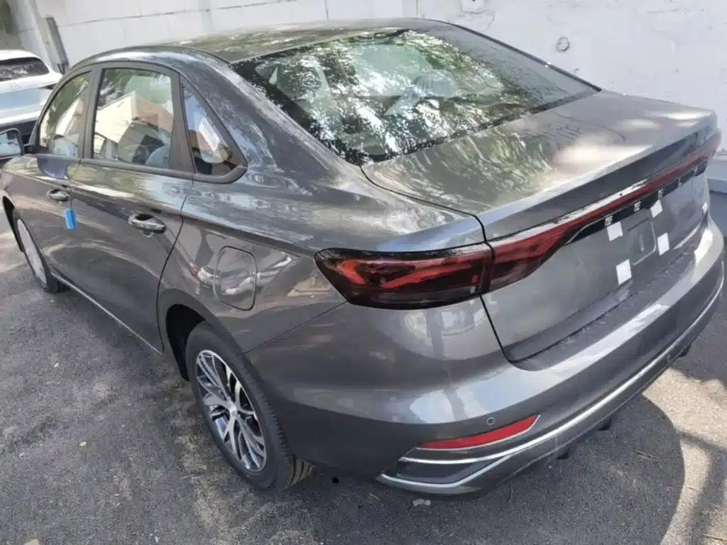 Geely Emgrand 2026 4 Millionth Anniversary Edition 1.5L CVT Superior Model — миниатюра 5