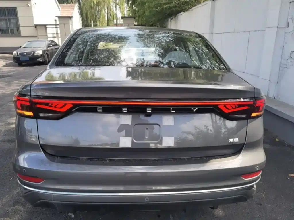Geely Emgrand 2026 4 Millionth Anniversary Edition 1.5L CVT Superior Model — миниатюра 6