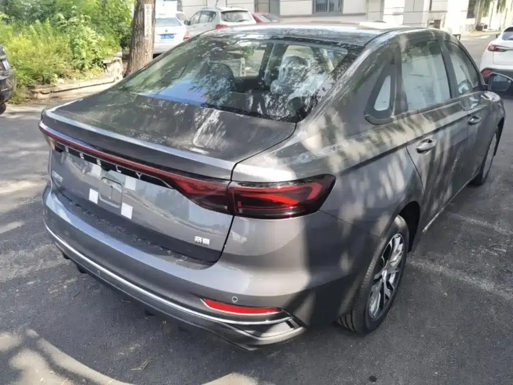 Geely Emgrand 2026 4 Millionth Anniversary Edition 1.5L CVT Superior Model — миниатюра 7