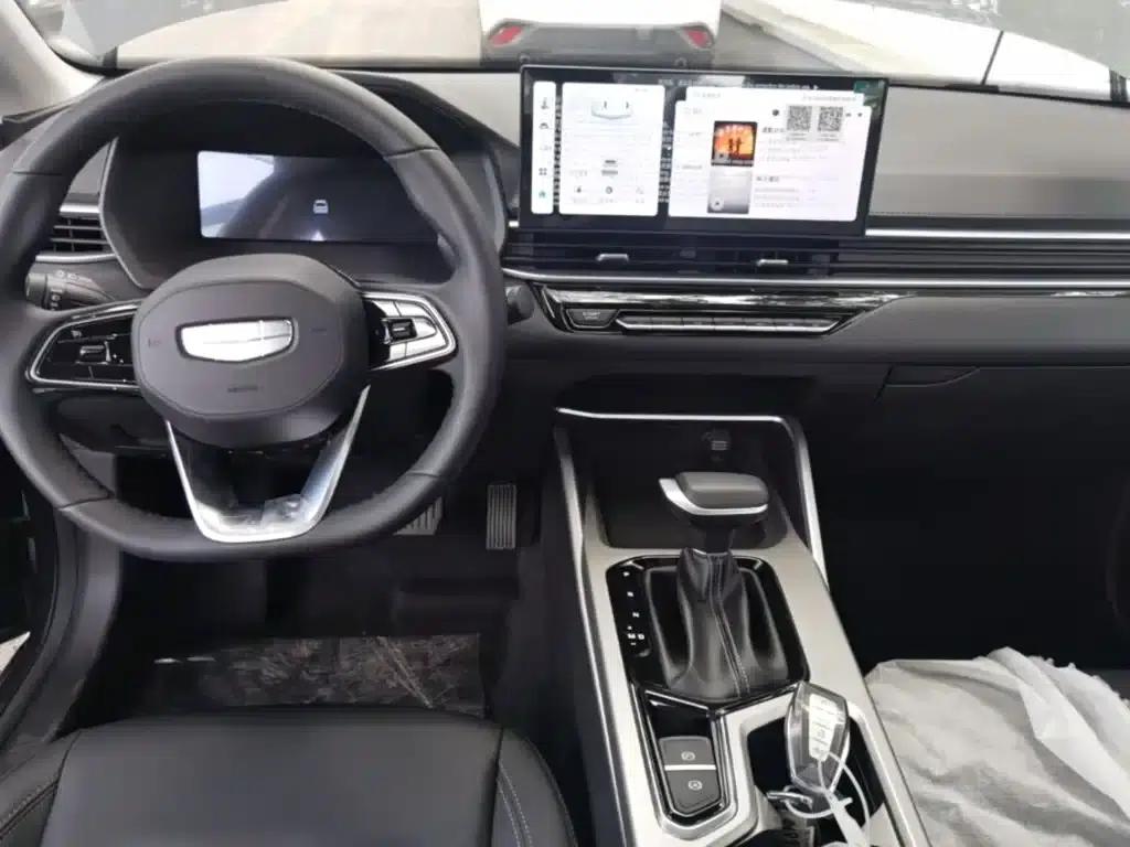 Geely Emgrand 2026 4 Millionth Anniversary Edition 1.5L CVT Superior Model — миниатюра 10