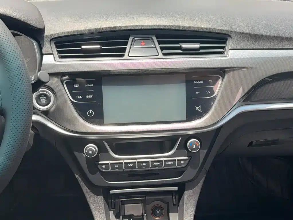 Geely Emgrand 2017 Sedan Million Edition 1.5L Manual Upward Connected Version — миниатюра 4