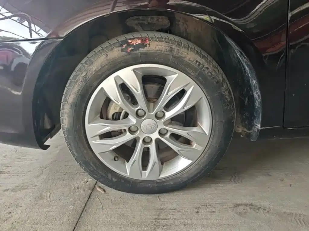 Geely Emgrand 2015 Sedan 1.5L CVT Upward Edition — миниатюра 23