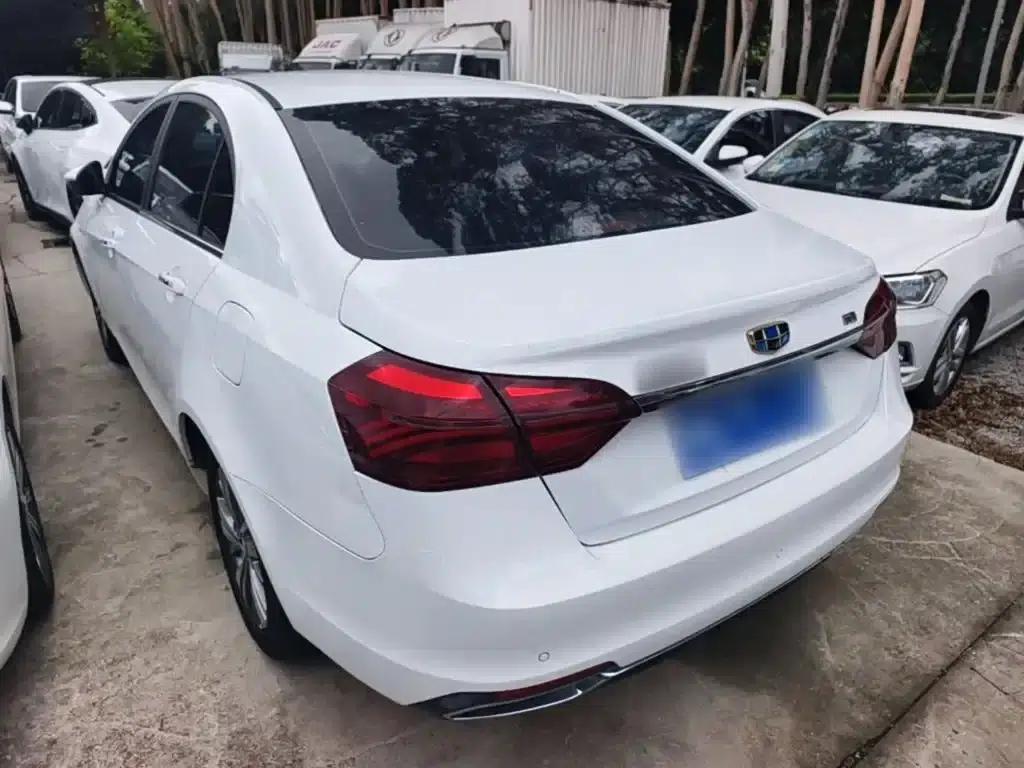 Geely Emgrand 2018 1.5L CVT Upward Connected Edition — миниатюра 5