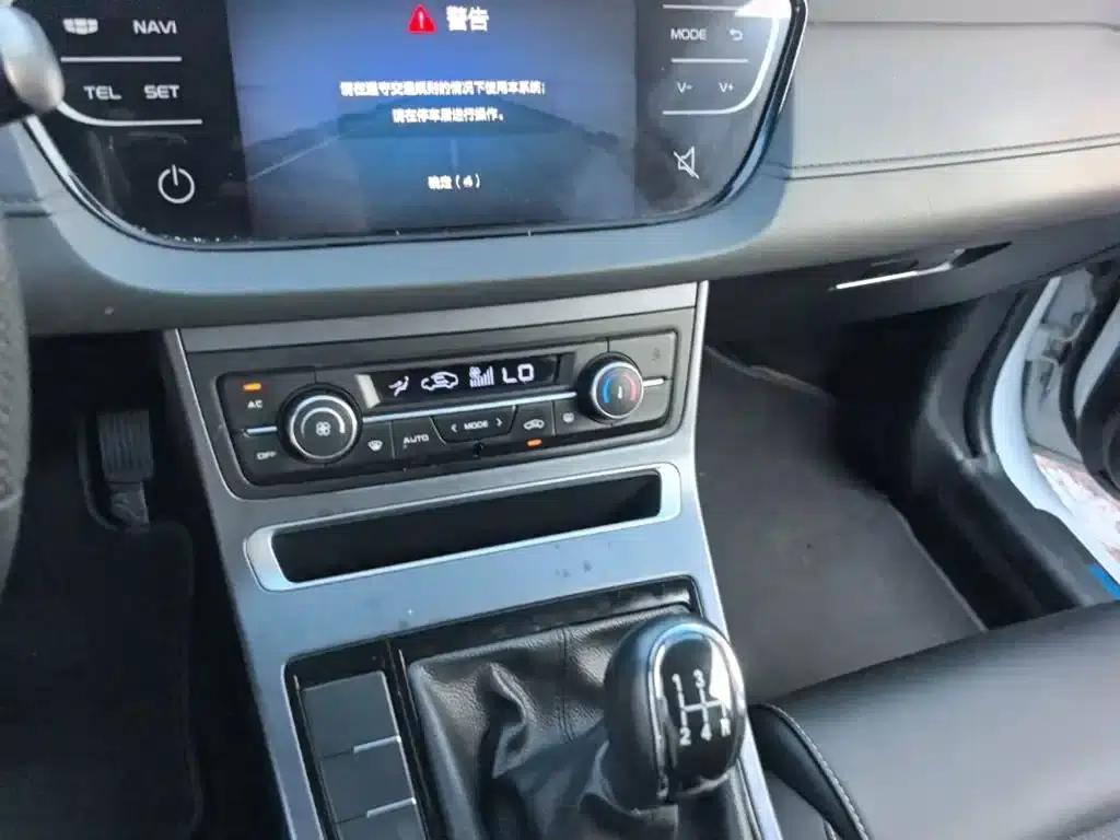 Geely Emgrand 2018 1.5L Manual Upward Connected Edition — миниатюра 13
