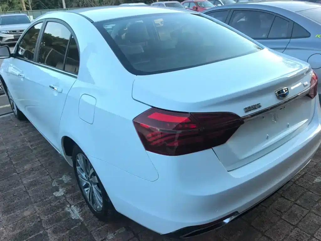 Geely Emgrand 2018 1.5L Manual Upward Connected Edition — миниатюра 5