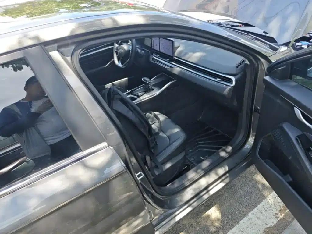 Geely Emgrand 2026 4 Millionth Anniversary Edition 1.5L CVT Flying Model — миниатюра 11