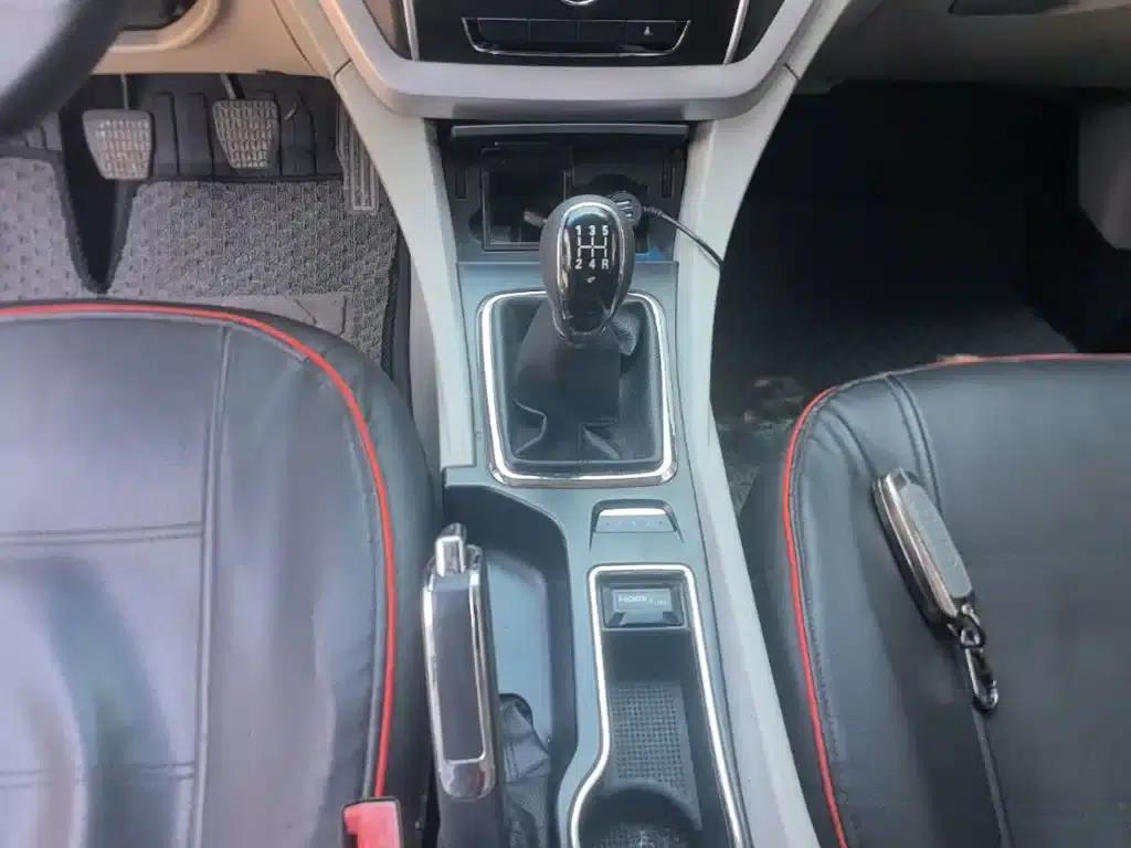 Geely Emgrand 2014 Sedan 1.5L Manual Elite — миниатюра 14