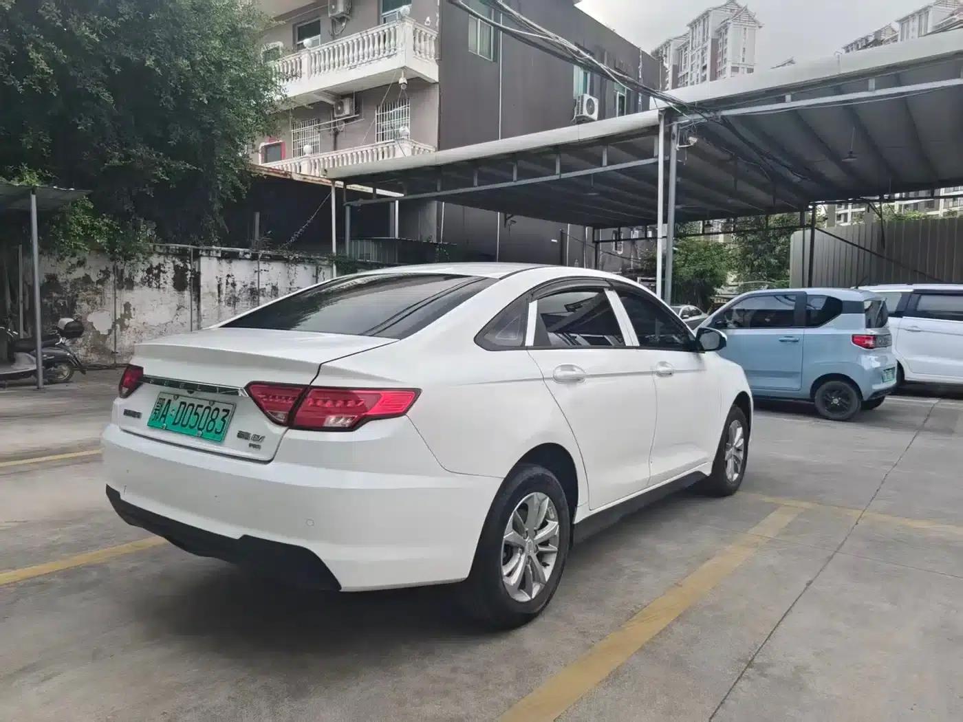Geely Emgrand EV Pro 2022 Online Edition (Lithium Iron Phosphate) — миниатюра 8