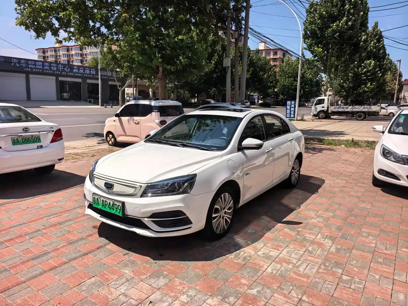 Geely Emgrand EV450 Premium (2018 Model) — миниатюра 1