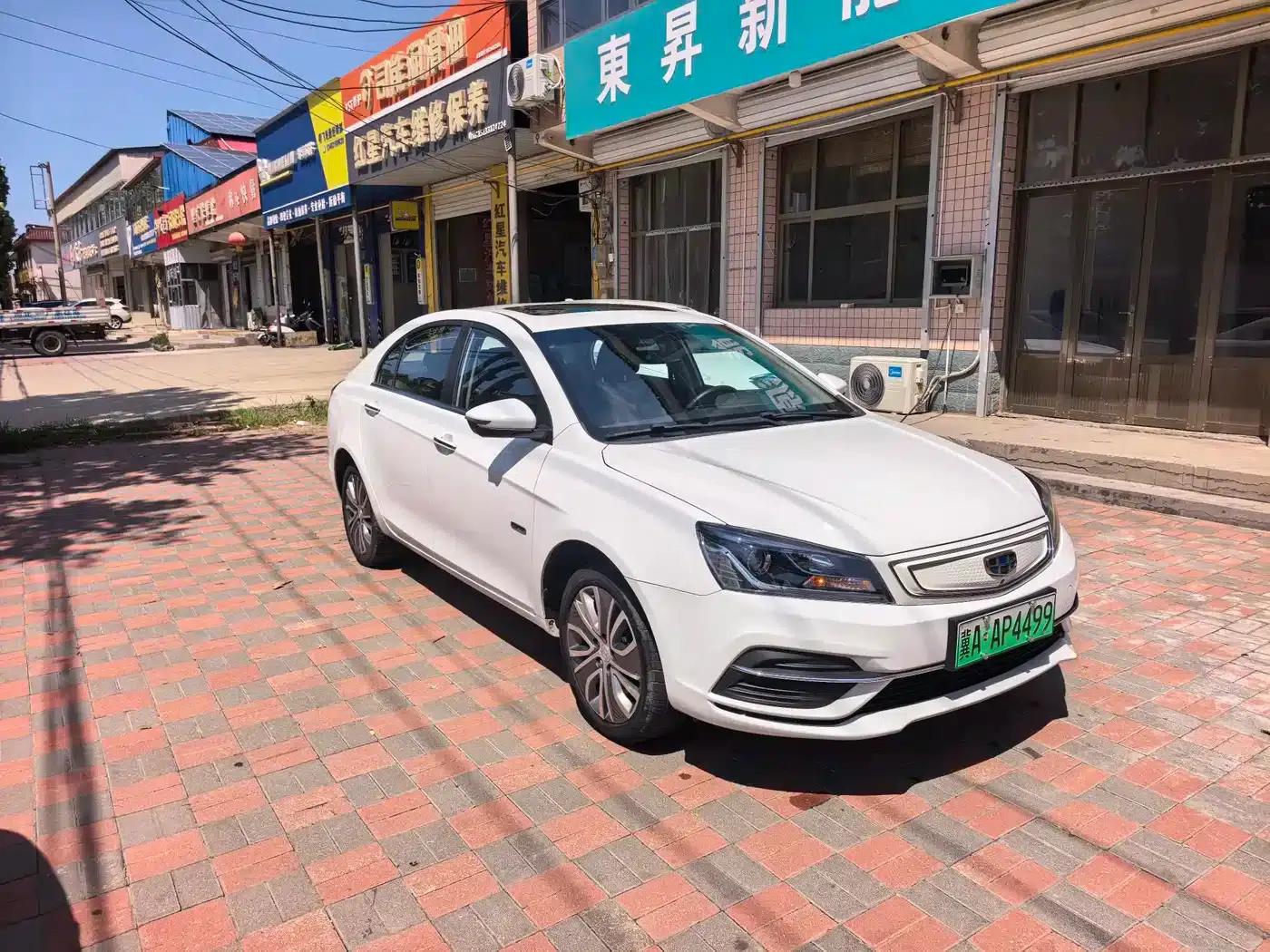Geely Emgrand EV450 Premium (2018 Model) — миниатюра 2