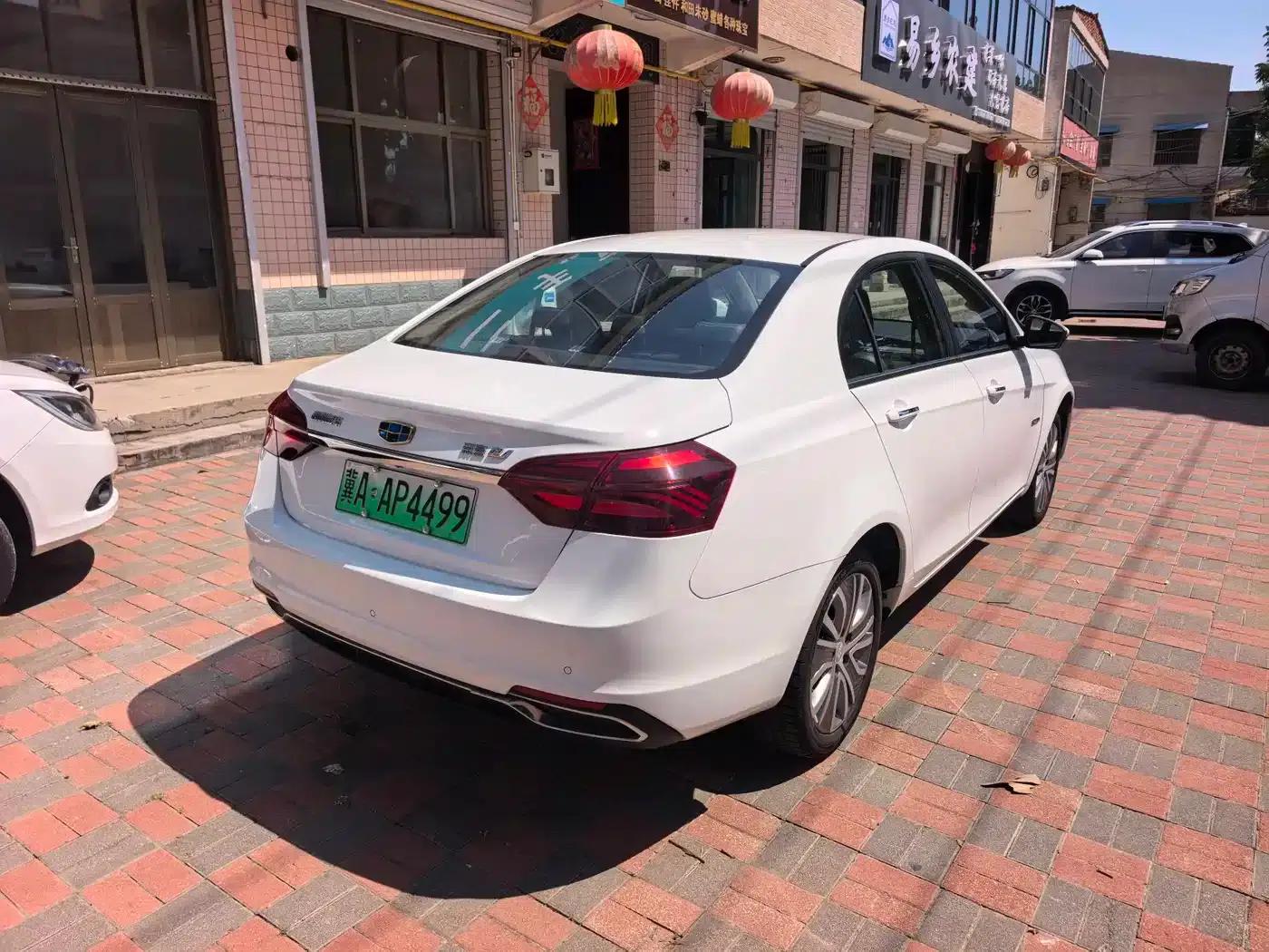Geely Emgrand EV450 Premium (2018 Model) — миниатюра 3