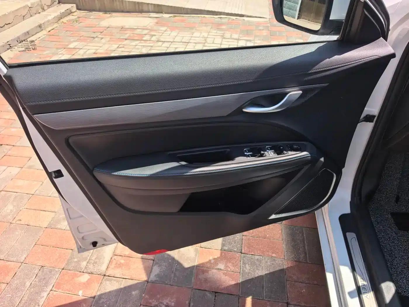 Geely Emgrand EV450 Premium (2018 Model) — миниатюра 5