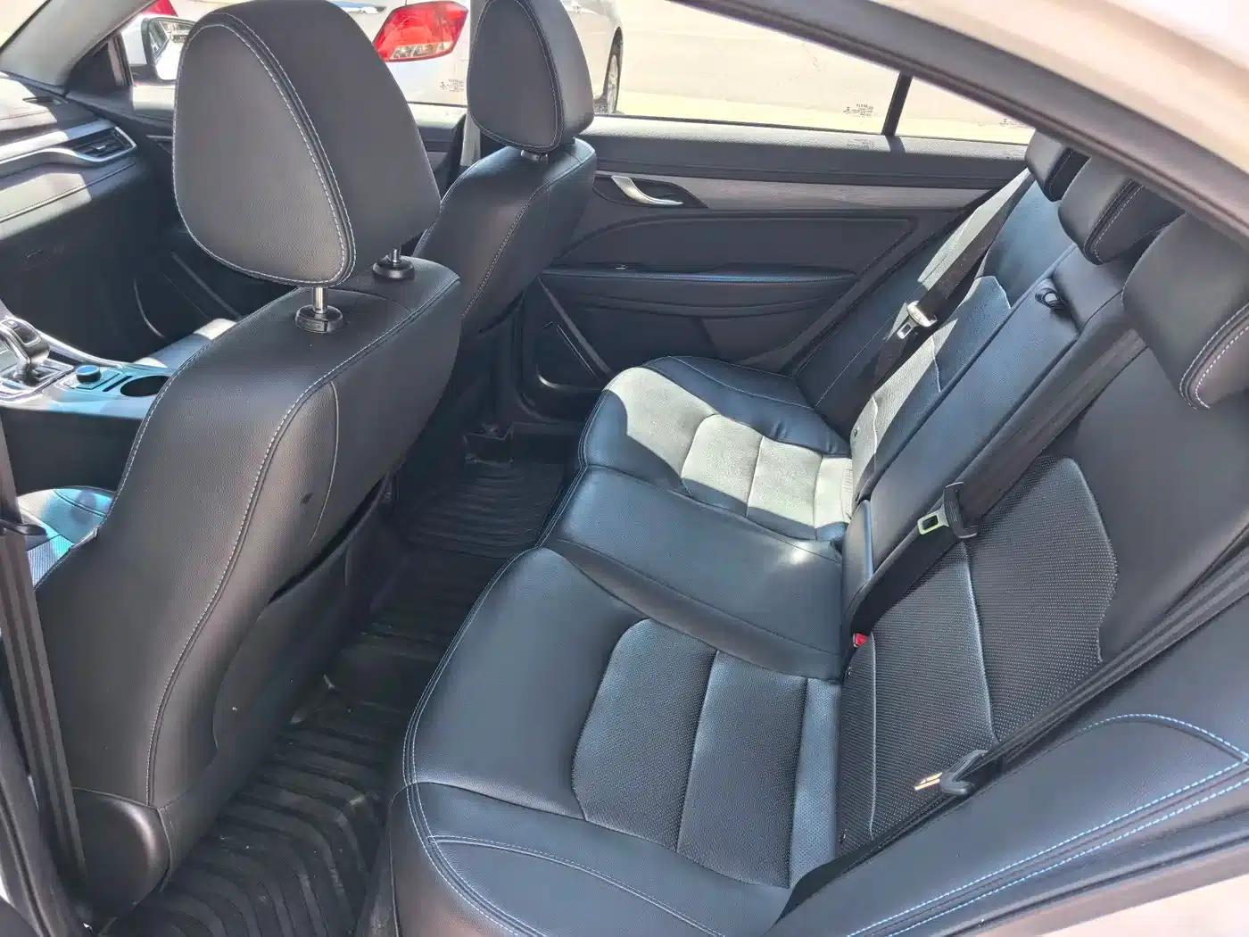 Geely Emgrand EV450 Premium (2018 Model) — миниатюра 8
