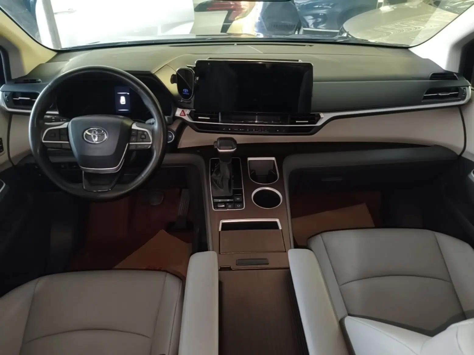 Toyota Granvia 2023 2.5L Hybrid Prestige PLUS Edition — миниатюра 12