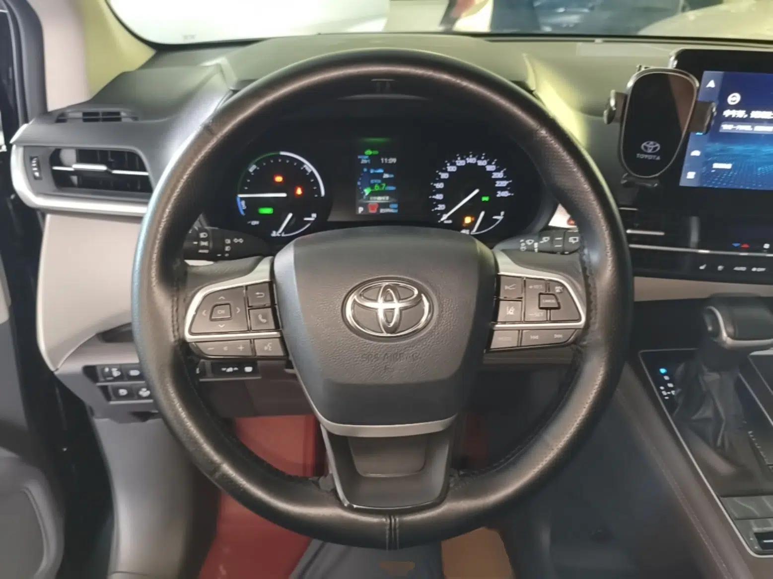 Toyota Granvia 2023 2.5L Hybrid Prestige PLUS Edition — миниатюра 13