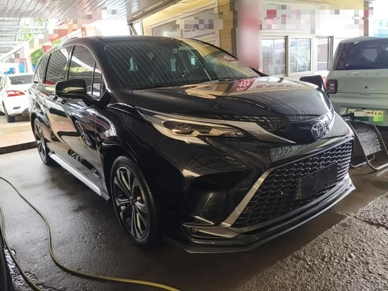 Toyota Granvia 2023 2.5L Hybrid Prestige PLUS Edition — миниатюра 3