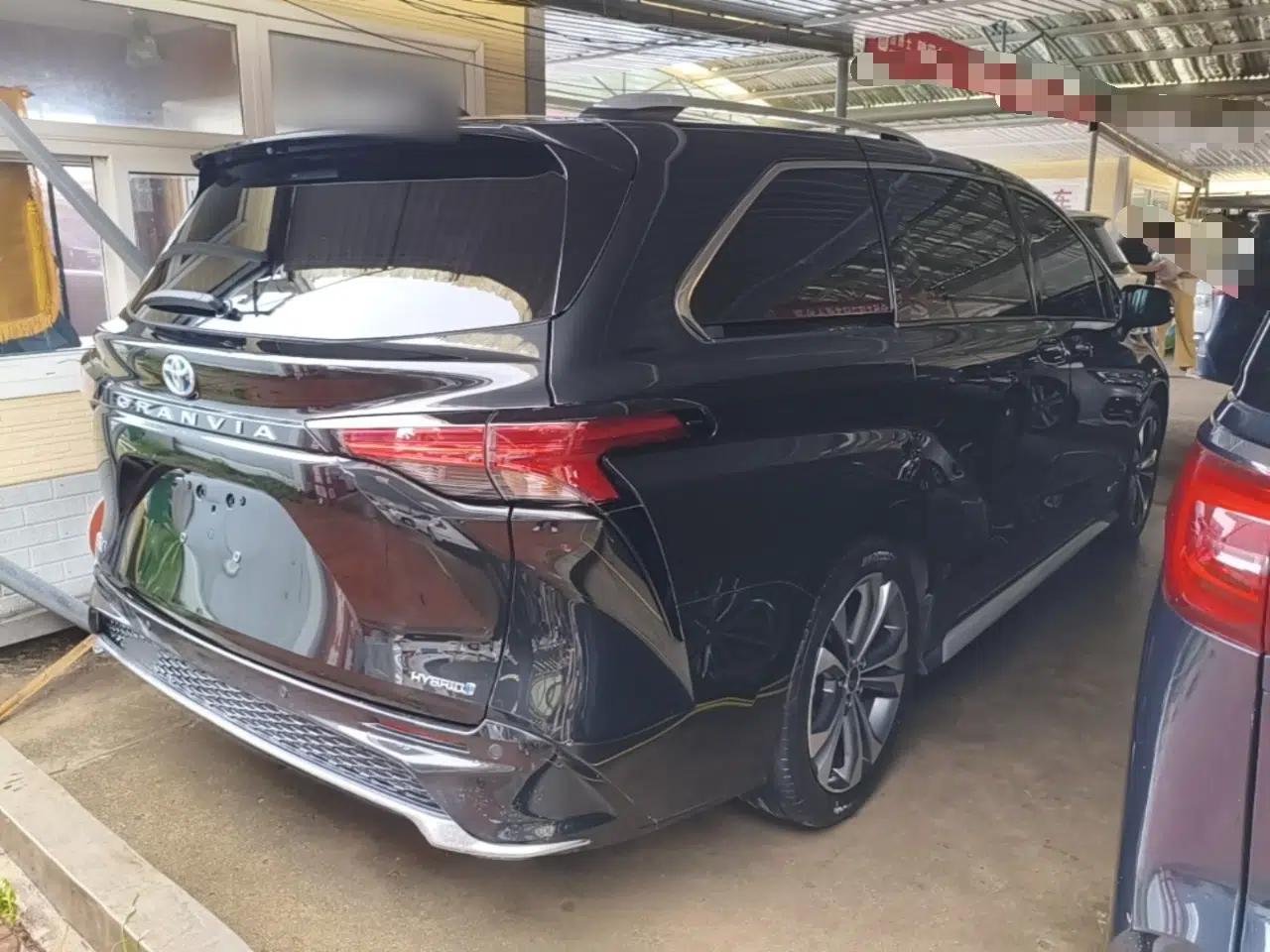 Toyota Granvia 2023 2.5L Hybrid Prestige PLUS Edition — миниатюра 6