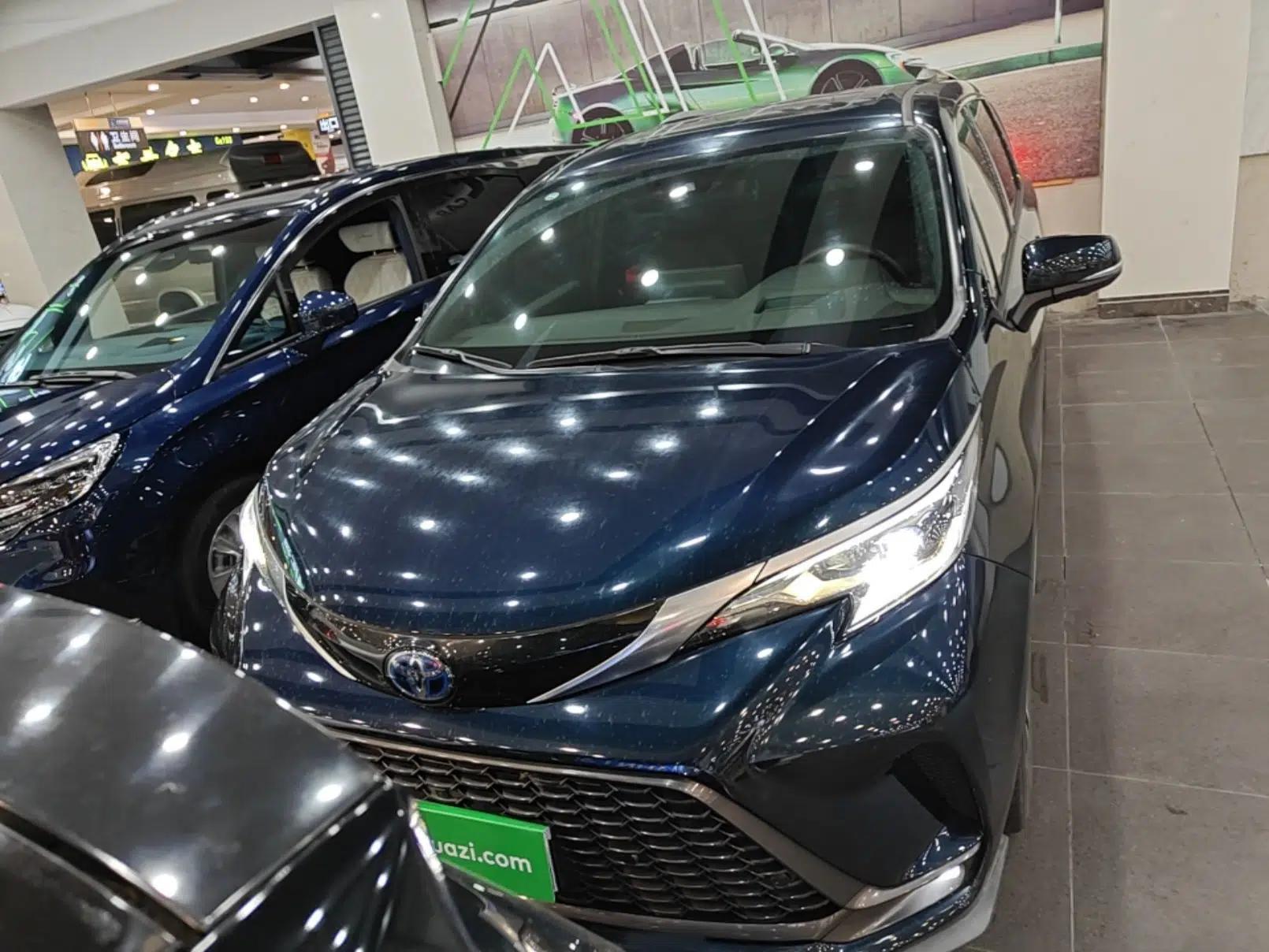 Toyota Granvia 2023 2.5L Hybrid Flagship VIP Edition — миниатюра 2