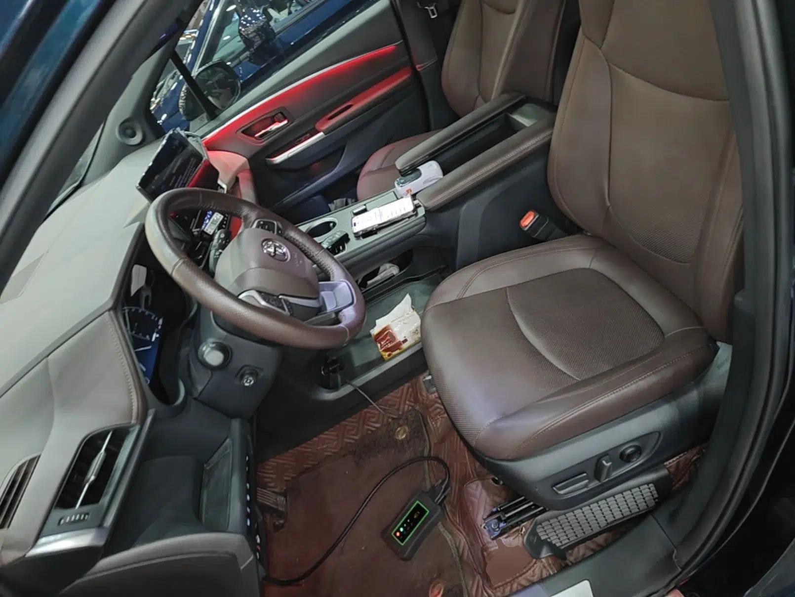 Toyota Granvia 2023 2.5L Hybrid Flagship VIP Edition — миниатюра 17