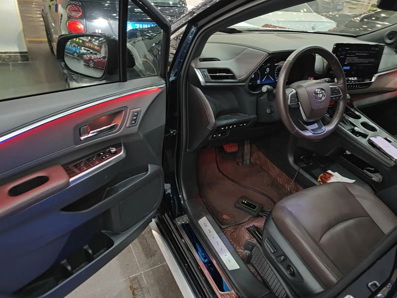 Toyota Granvia 2023 2.5L Hybrid Flagship VIP Edition — миниатюра 18
