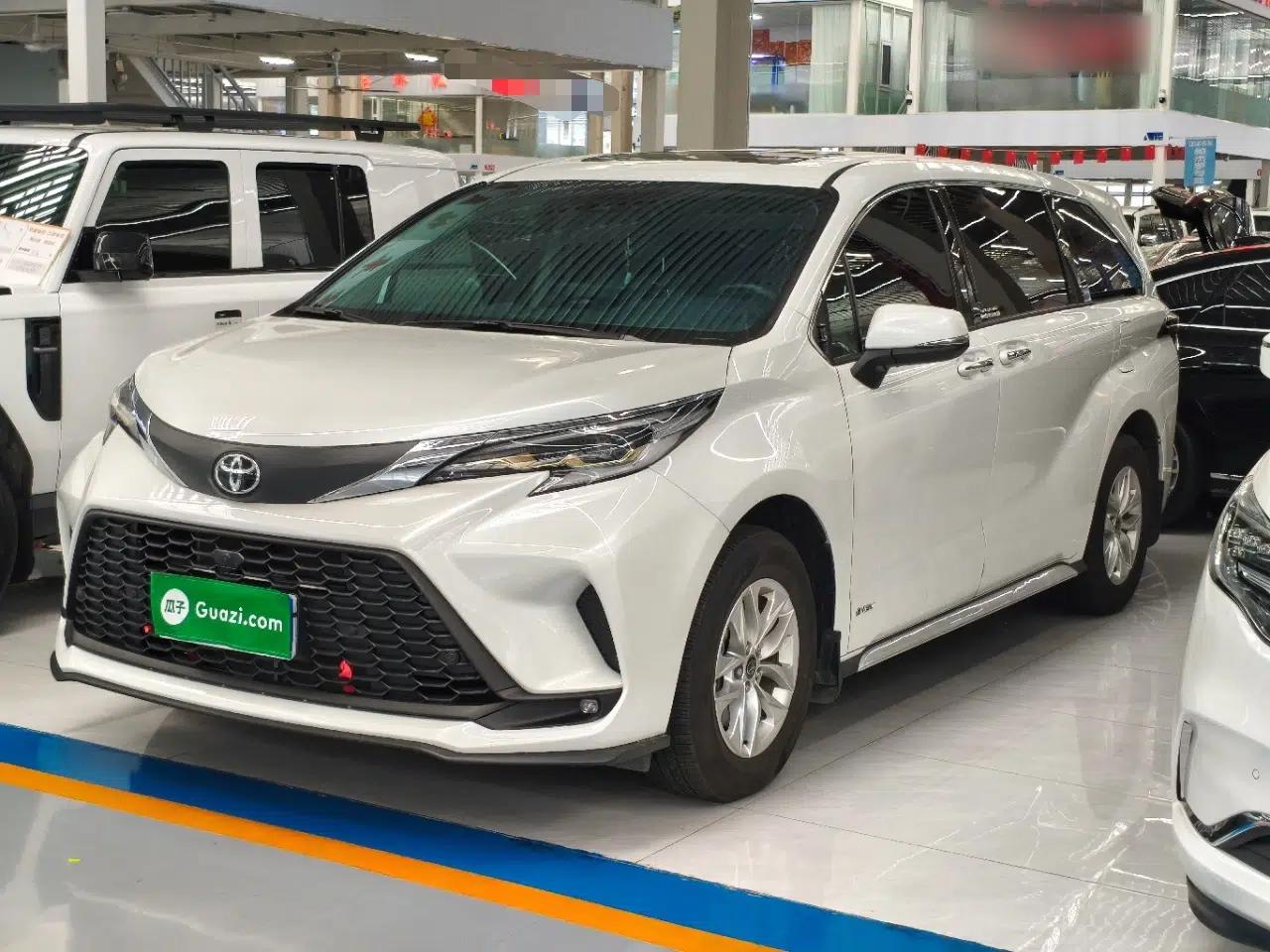 Toyota Granvia 2024 2.5L Hybrid Comfort Edition — миниатюра 1