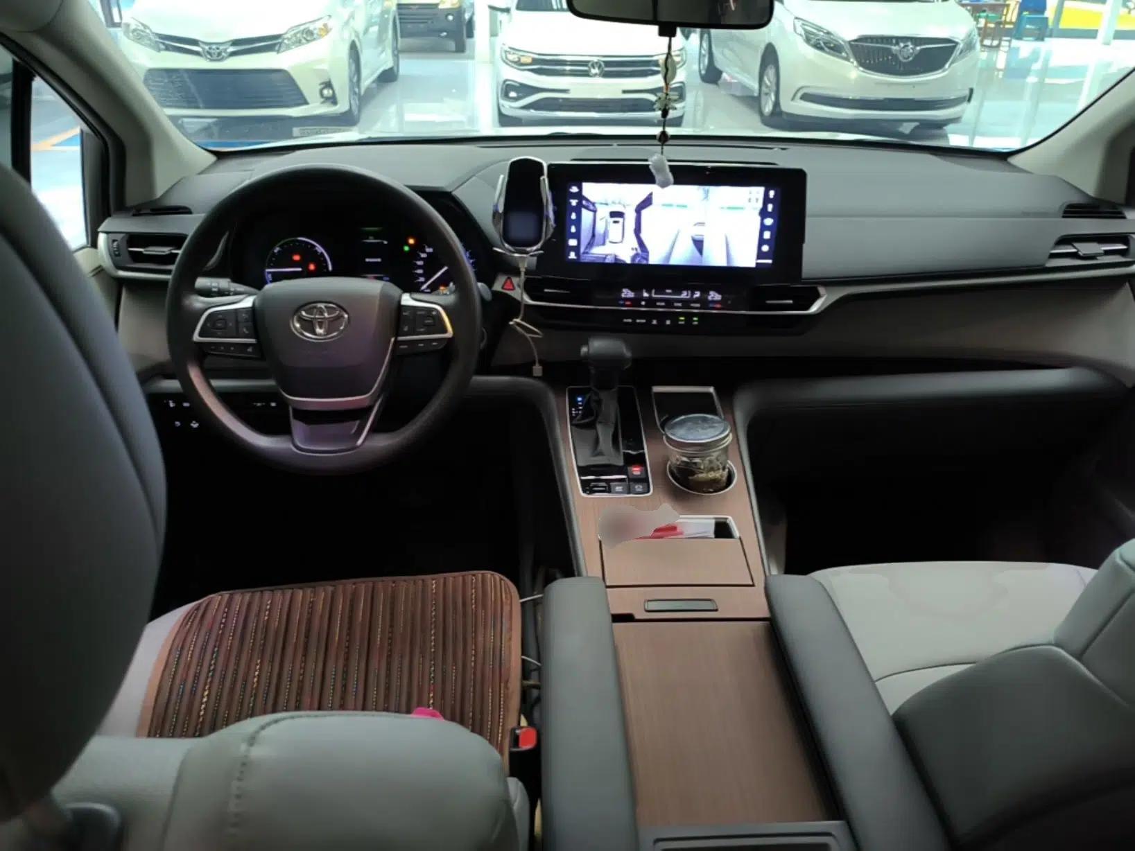 Toyota Granvia 2024 2.5L Hybrid Comfort Edition — миниатюра 12