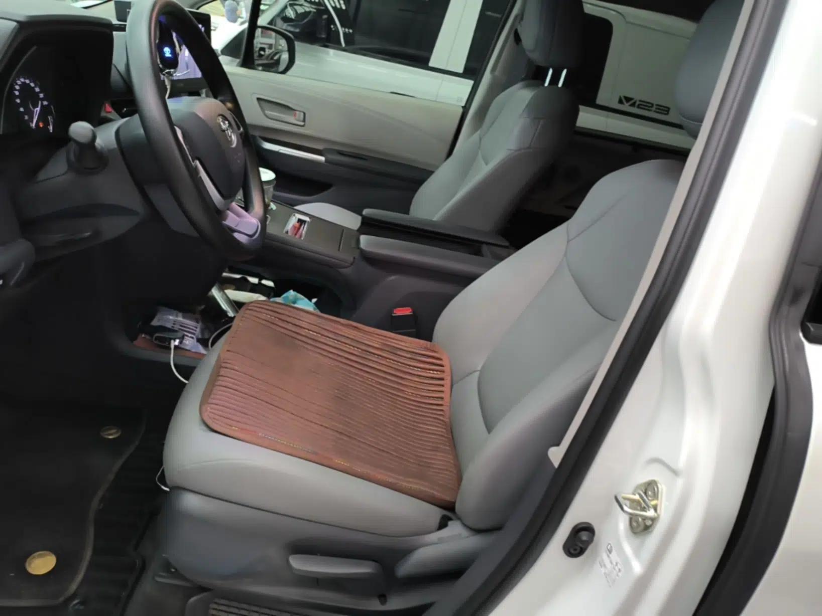 Toyota Granvia 2024 2.5L Hybrid Comfort Edition — миниатюра 17