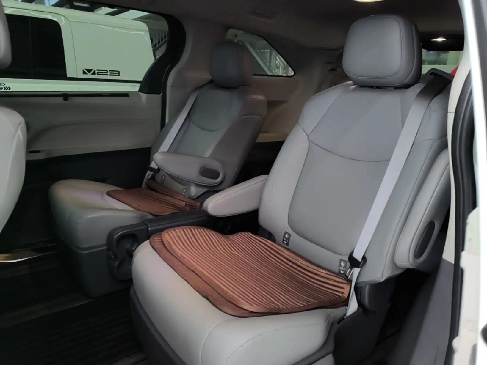 Toyota Granvia 2024 2.5L Hybrid Comfort Edition — миниатюра 20