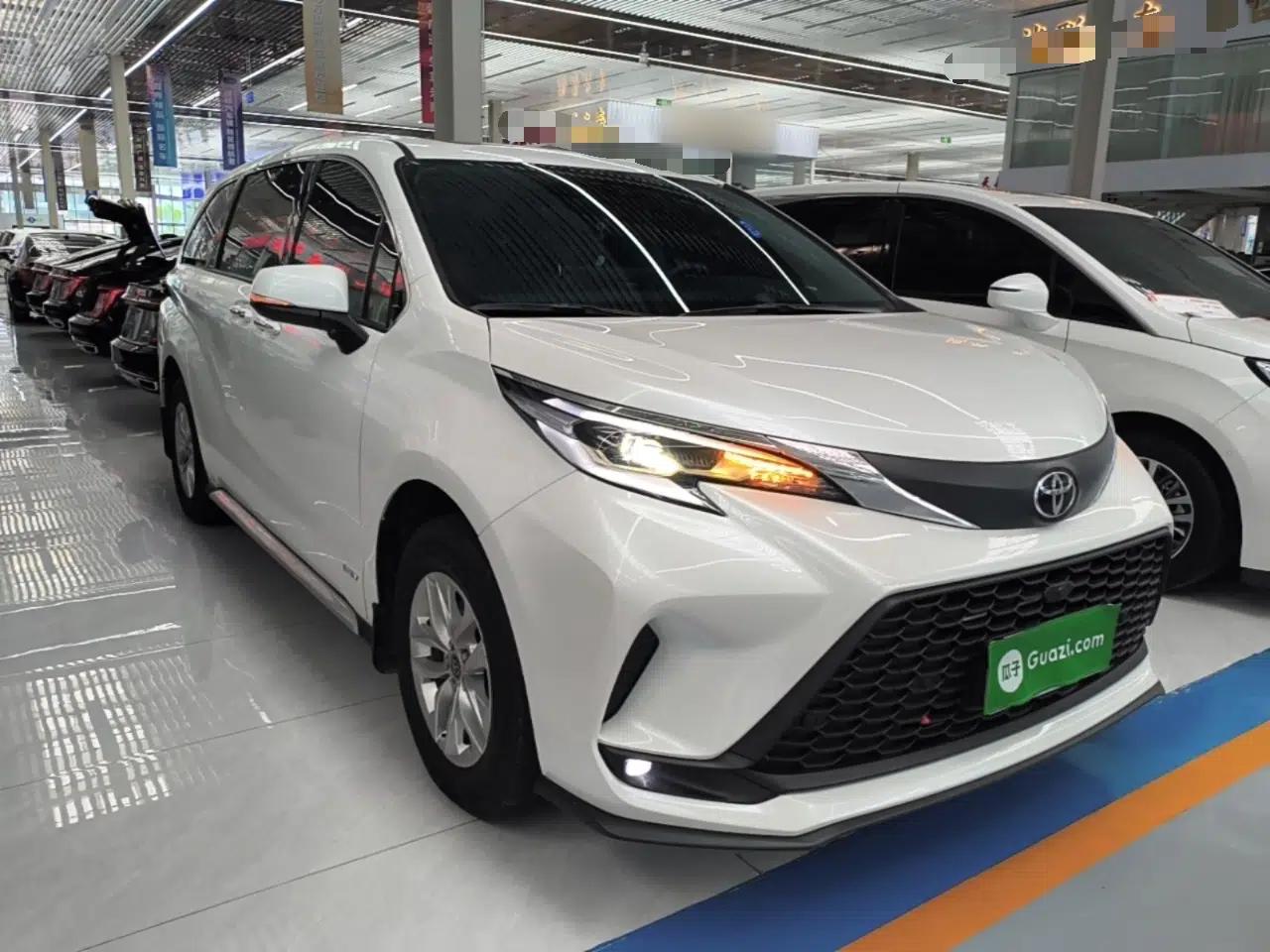 Toyota Granvia 2024 2.5L Hybrid Comfort Edition — миниатюра 3