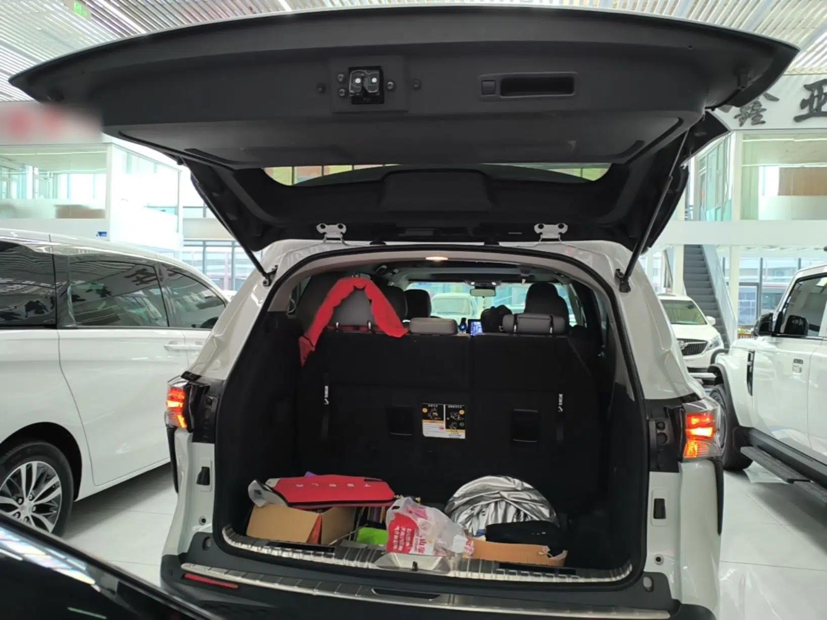 Toyota Granvia 2024 2.5L Hybrid Comfort Edition — миниатюра 22