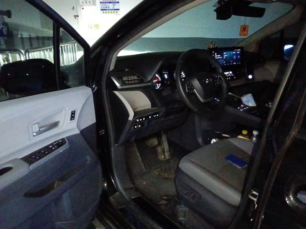 Toyota Granvia 2023 2.5L Hybrid Prestige PLUS Edition — миниатюра 16