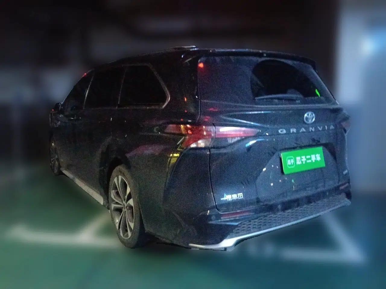Toyota Granvia 2023 2.5L Hybrid Prestige PLUS Edition — миниатюра 4