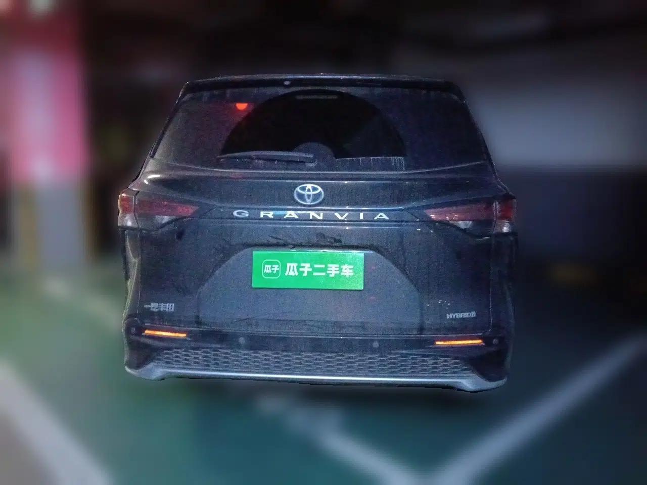 Toyota Granvia 2023 2.5L Hybrid Prestige PLUS Edition — миниатюра 5