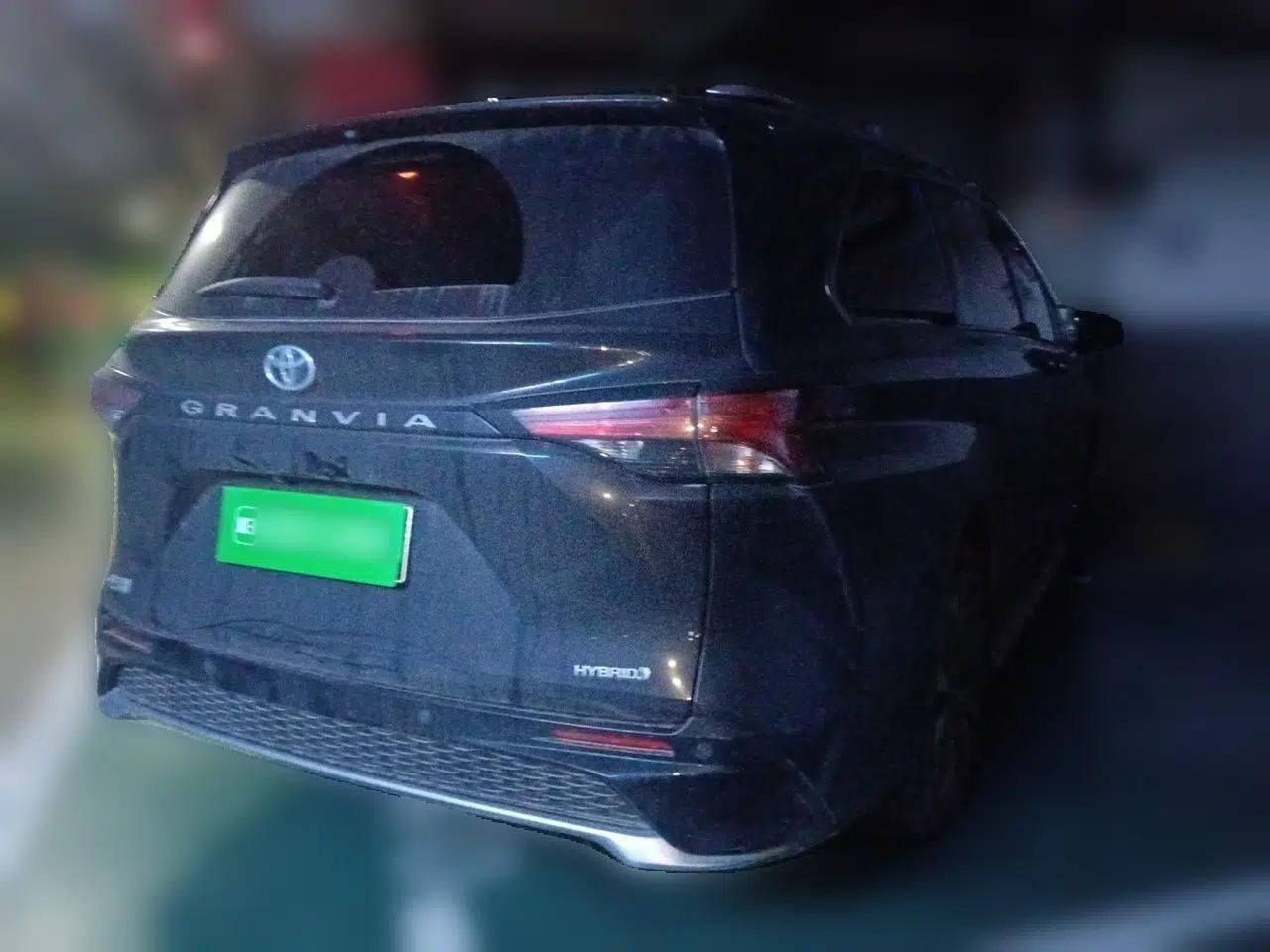 Toyota Granvia 2023 2.5L Hybrid Prestige PLUS Edition — миниатюра 6