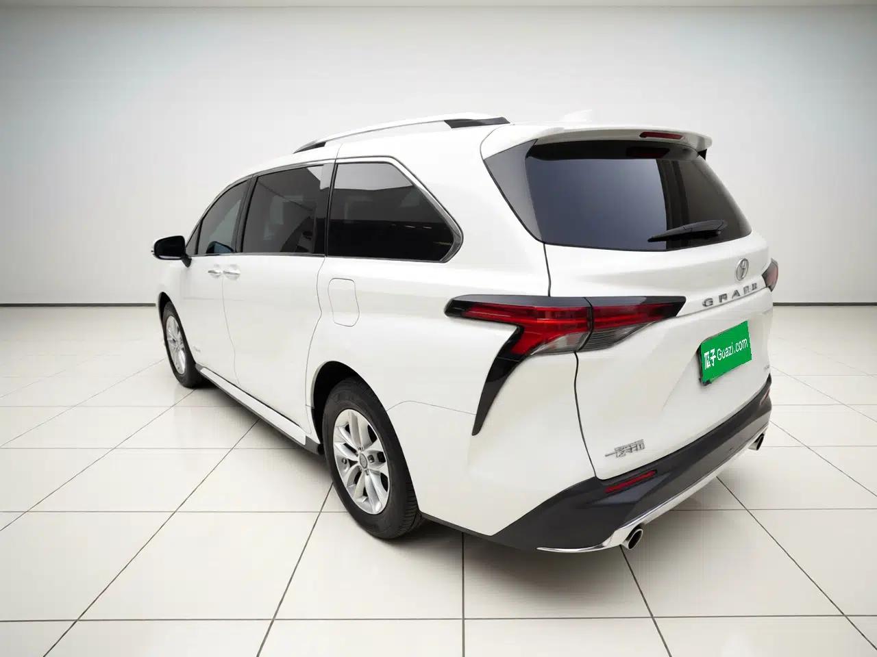 Toyota Granvia 2024 2.5L Hybrid Comfort Edition — миниатюра 4