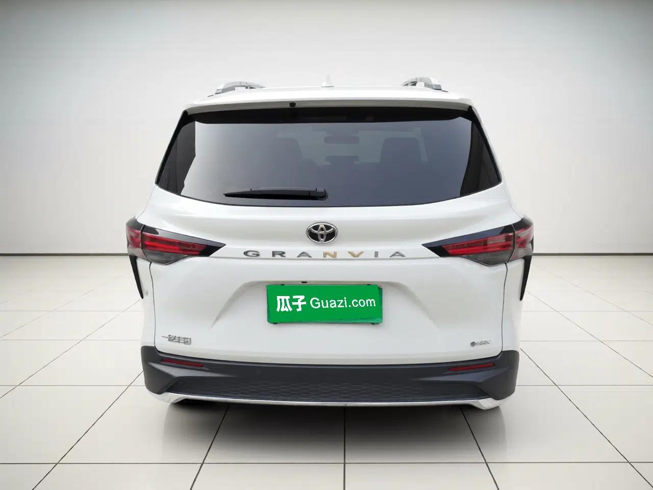 Toyota Granvia 2024 2.5L Hybrid Comfort Edition — миниатюра 5