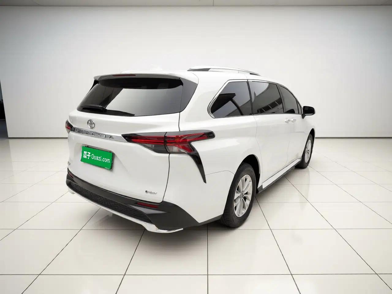 Toyota Granvia 2024 2.5L Hybrid Comfort Edition — миниатюра 6