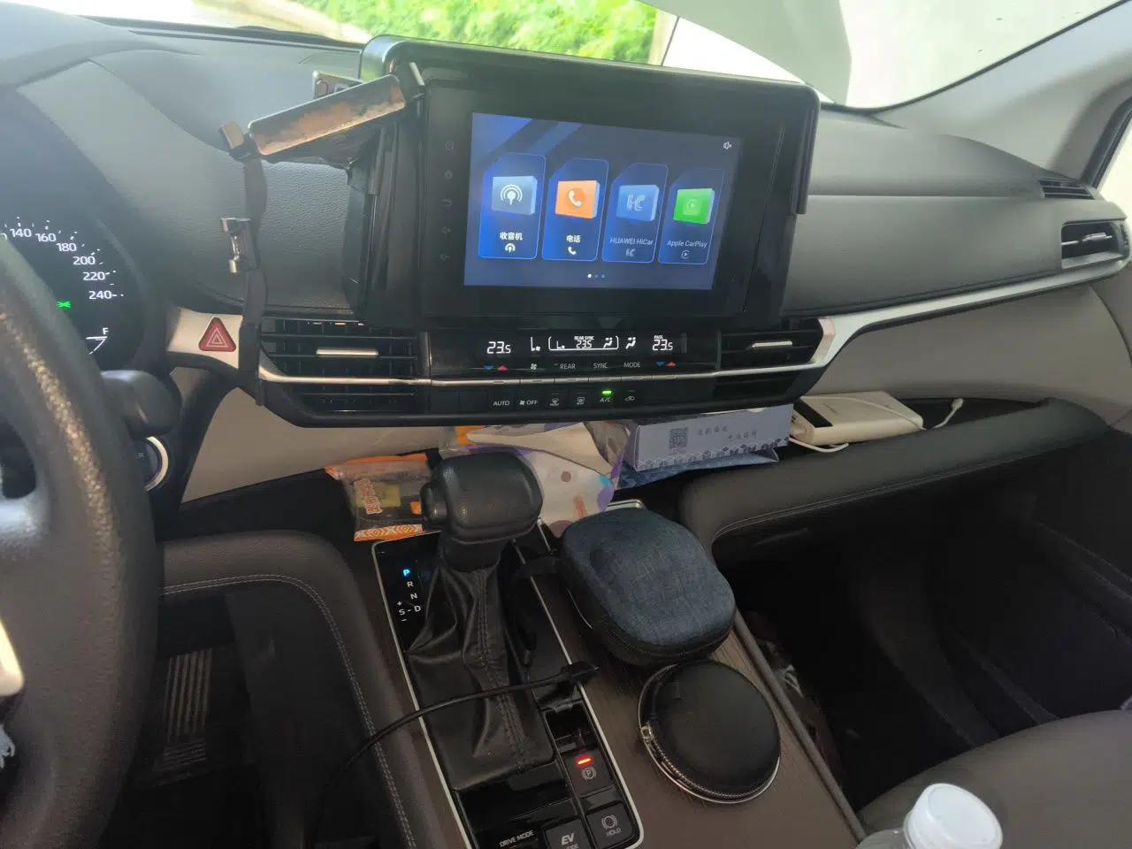 Toyota Granvia 2023 2.5L Hybrid Comfort Edition — миниатюра 13