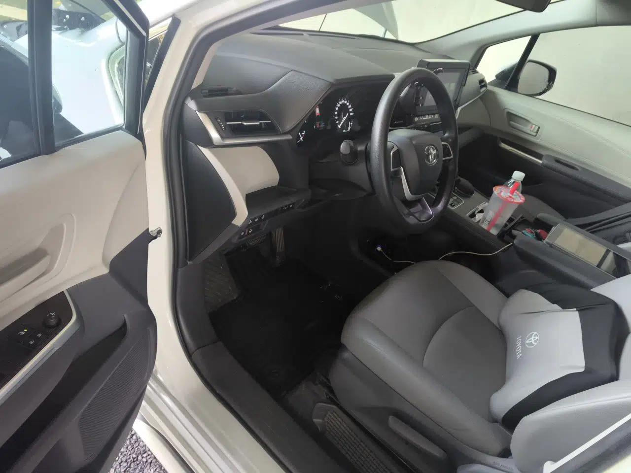 Toyota Granvia 2023 2.5L Hybrid Comfort Edition — миниатюра 16