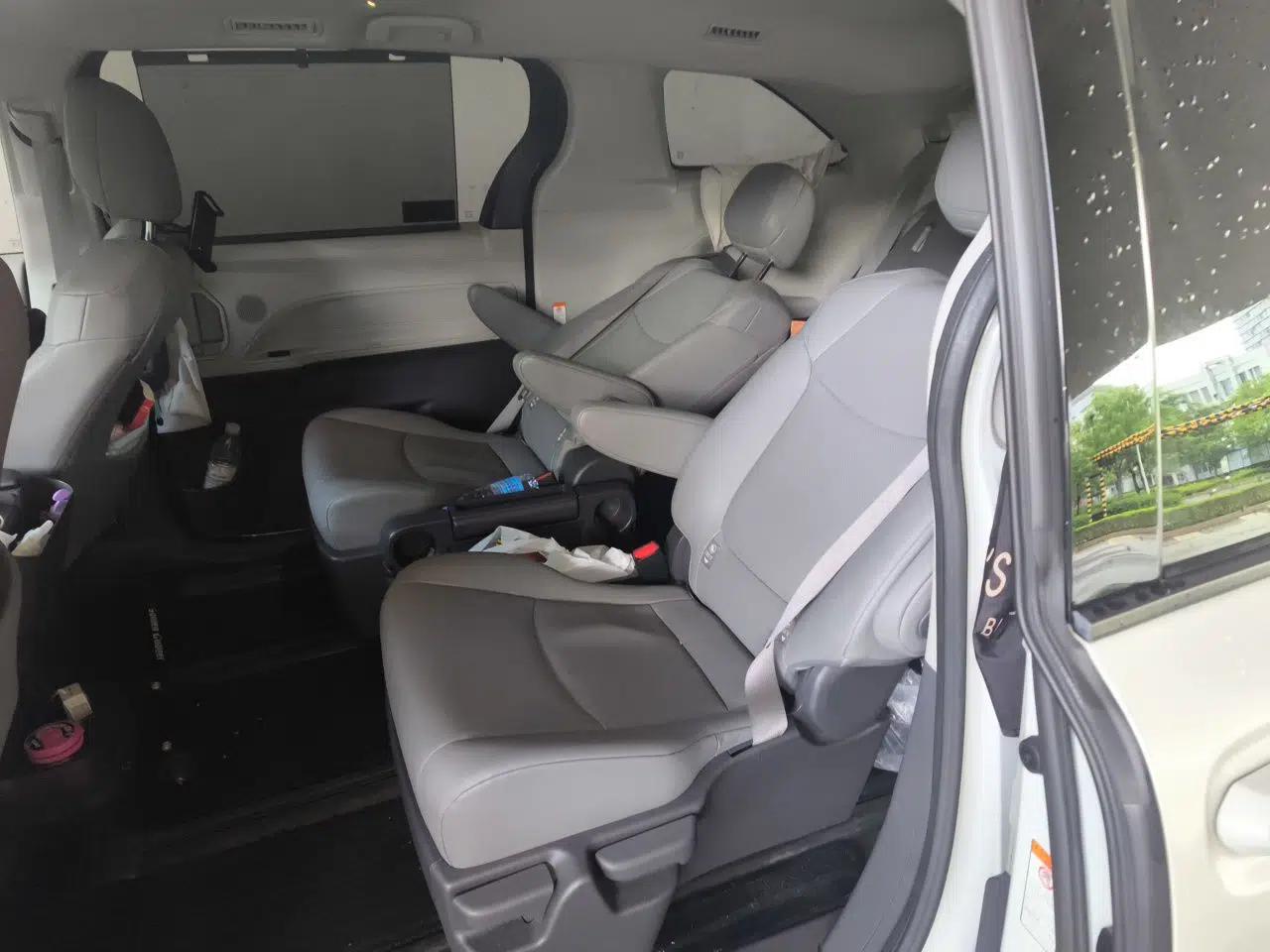 Toyota Granvia 2023 2.5L Hybrid Comfort Edition — миниатюра 17