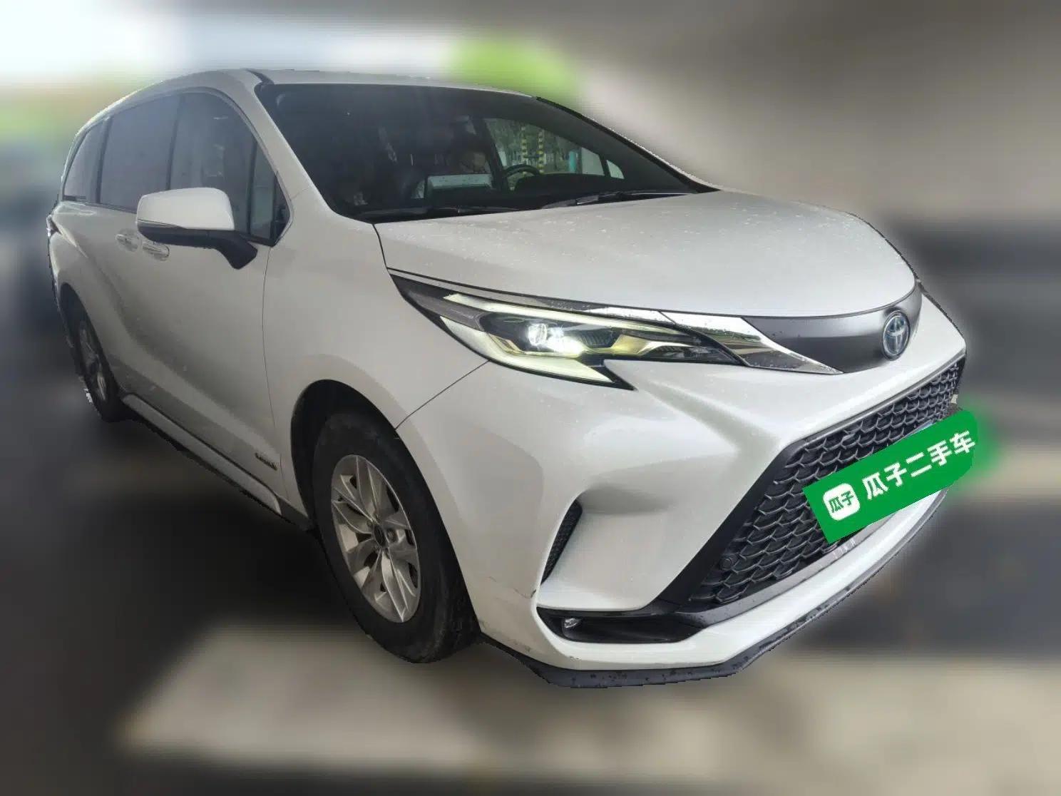 Toyota Granvia 2023 2.5L Hybrid Comfort Edition — миниатюра 3
