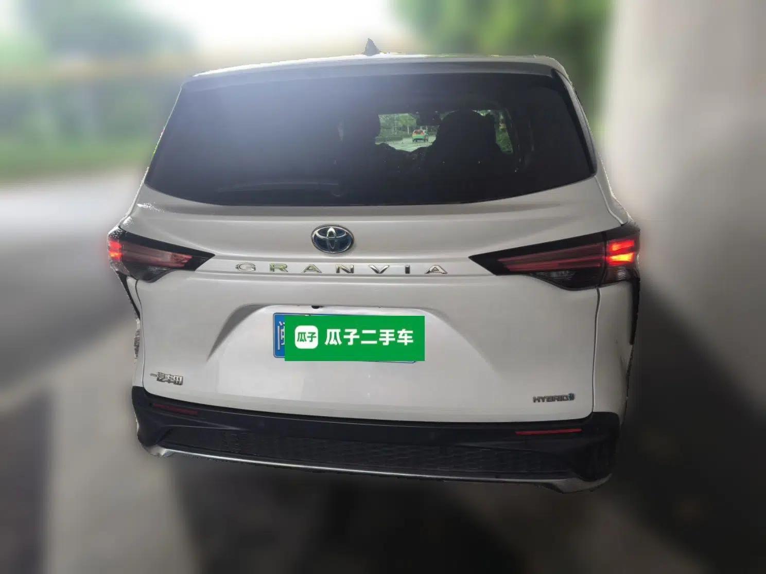 Toyota Granvia 2023 2.5L Hybrid Comfort Edition — миниатюра 5