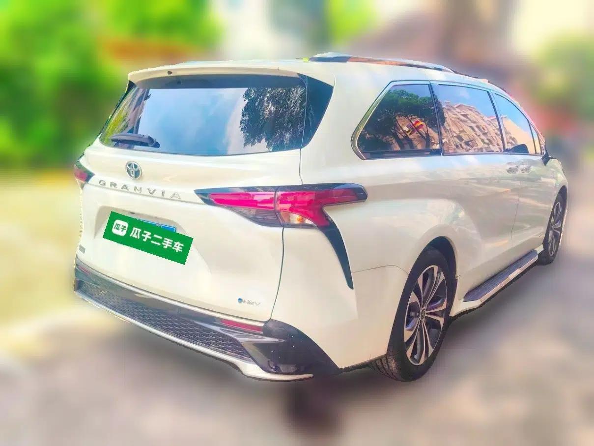 Toyota Granvia 2024 2.5L Hybrid Prestige ULTRA Edition — миниатюра 6