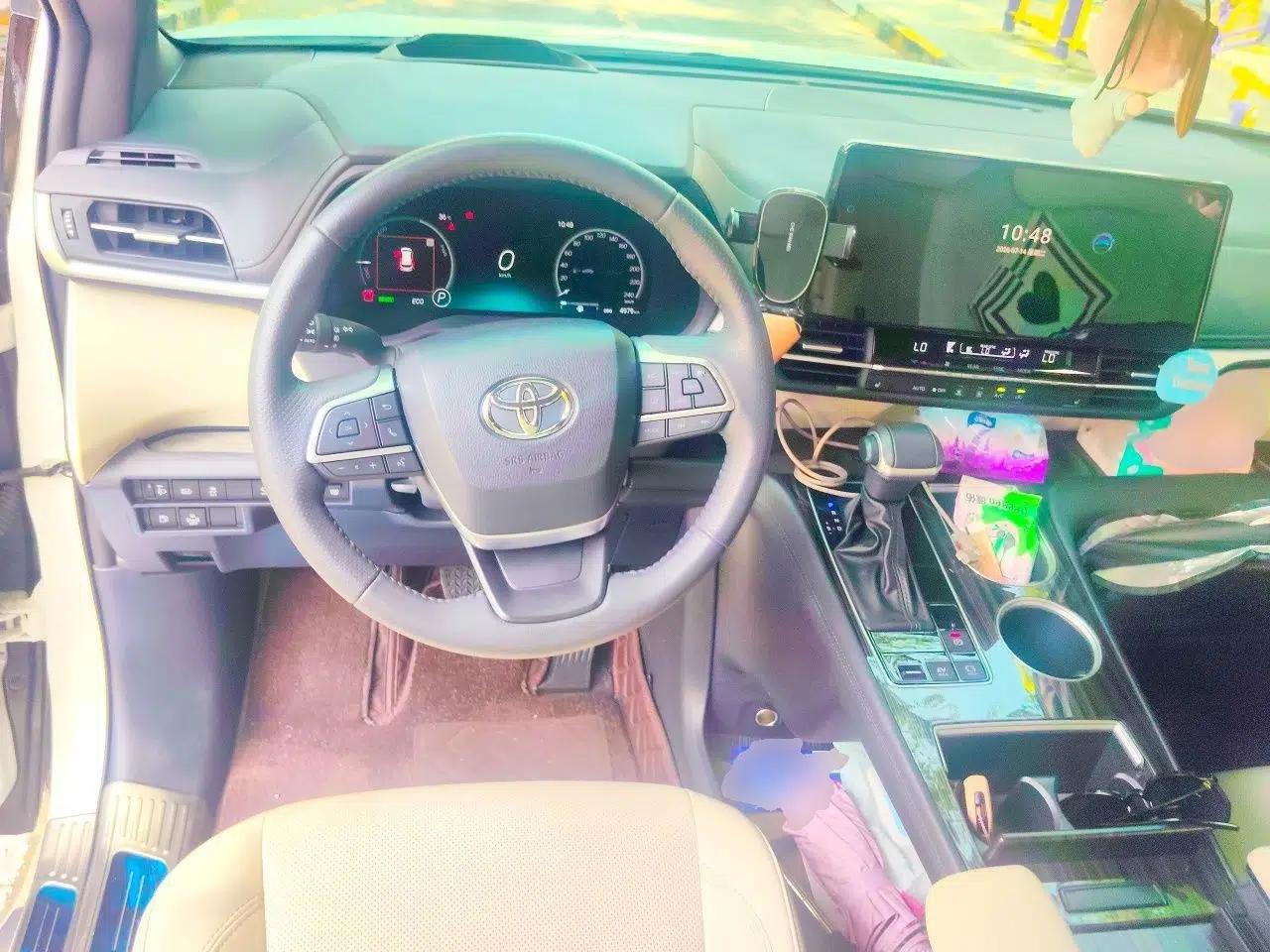 Toyota Granvia 2024 2.5L Hybrid Prestige ULTRA Edition — миниатюра 10